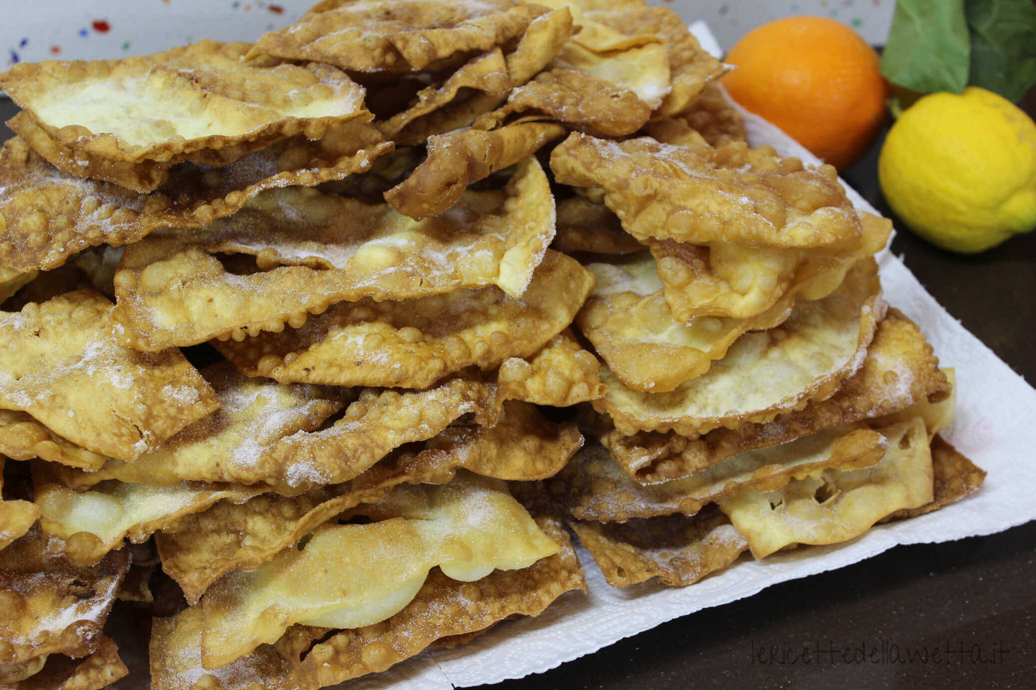 Chiacchiere_Bugie_Frappe_Bugie_Crostoli